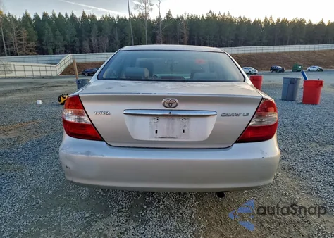 2003 Toyota Camry Le z USA, uszkodzony, nr VIN 4T1BE32K03U643600